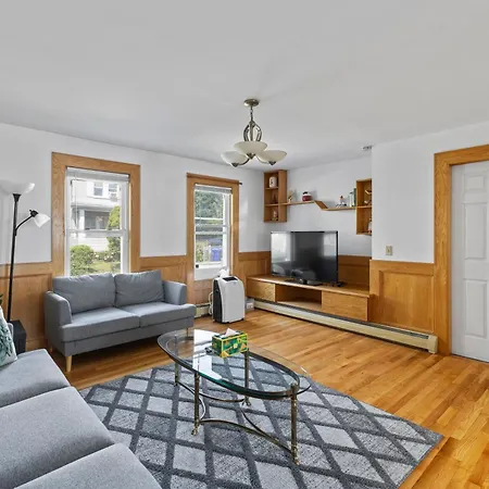 17 Cozy&Spacious 3 Bedroom Home In Malden With Window Ac